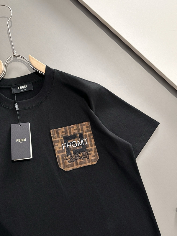 ブランドTシャツ側面デザイン